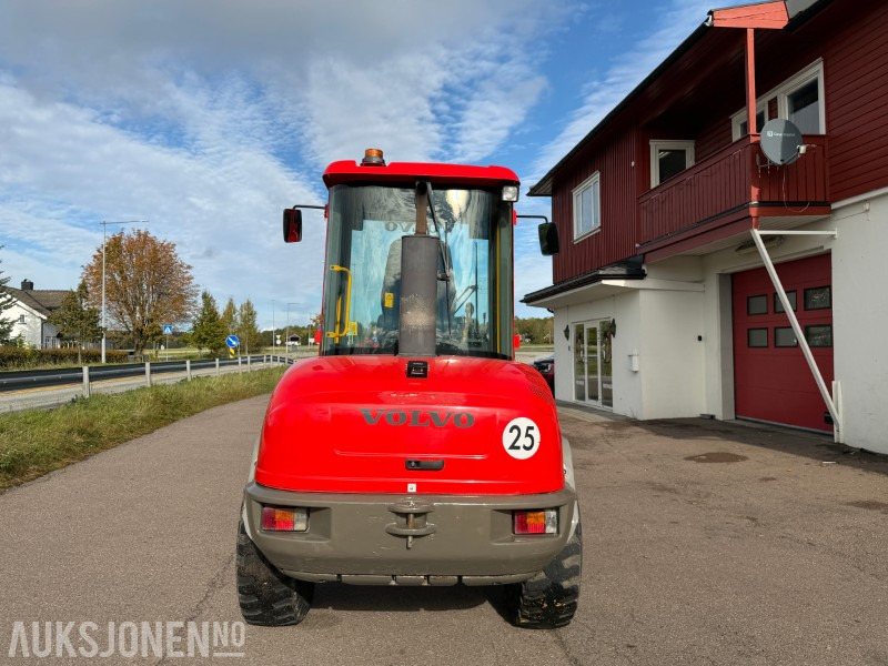 2013 Volvo L30B-Z7X Hjullaster - 6650kg - Ryggekamera - Universalskuff - Pallegafler - Колёсный погрузчик: фото 4 2013 Volvo L30B-Z7X Hjullaster - 6650kg - Ryggekamera - Universalskuff - Pallegafler - Колёсный погрузчик: фото 4