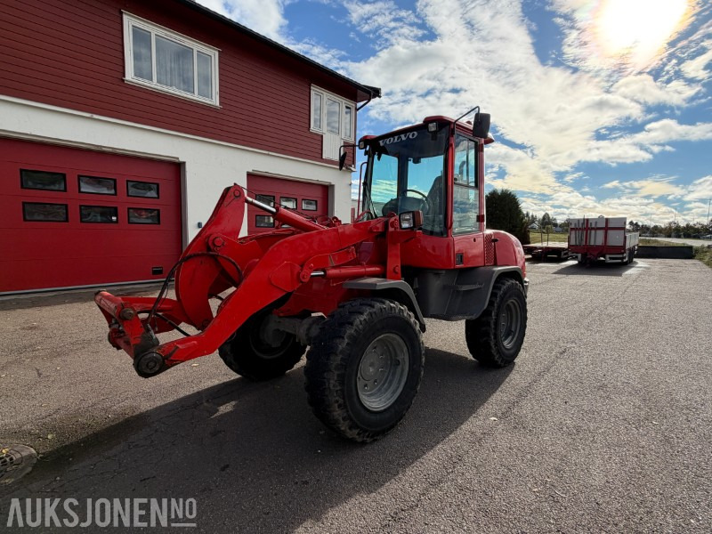 2013 Volvo L30B-Z7X Hjullaster - 6650kg - Ryggekamera - Universalskuff - Pallegafler - Колёсный погрузчик: фото 1 2013 Volvo L30B-Z7X Hjullaster - 6650kg - Ryggekamera - Universalskuff - Pallegafler - Колёсный погрузчик: фото 1