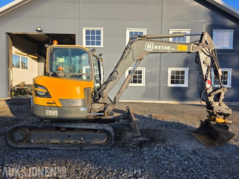 2016 VOLVO ECR58 TILTROTATOR HURTIGFESTE S50 MEDFØLGER GRAVESKUFF PUSSESKUFF SERTIFISERT TIL JULI 2026 - Мини-экскаватор: фото 4 2016 VOLVO ECR58 TILTROTATOR HURTIGFESTE S50 MEDFØLGER GRAVESKUFF PUSSESKUFF SERTIFISERT TIL JULI 2026 - Мини-экскаватор: фото 4