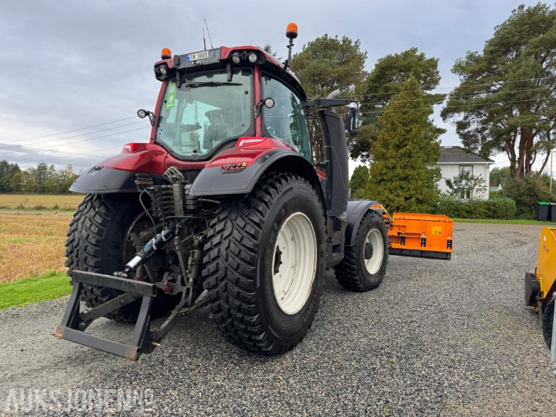 2016 Valtra T174E med Schmidt Tellefsdal U-LS 43.6 plog (2022), Valtra 76 frontlaster og betong lodd - Трактор: фото 5 2016 Valtra T174E med Schmidt Tellefsdal U-LS 43.6 plog (2022), Valtra 76 frontlaster og betong lodd - Трактор: фото 5