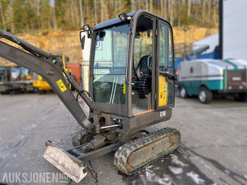 2017 VOLVO EC18D MINIGRAVER 1790 KG SMP GRAVESKUFFE 2358 TIMER - Мини-экскаватор: фото 5 2017 VOLVO EC18D MINIGRAVER 1790 KG SMP GRAVESKUFFE 2358 TIMER - Мини-экскаватор: фото 5