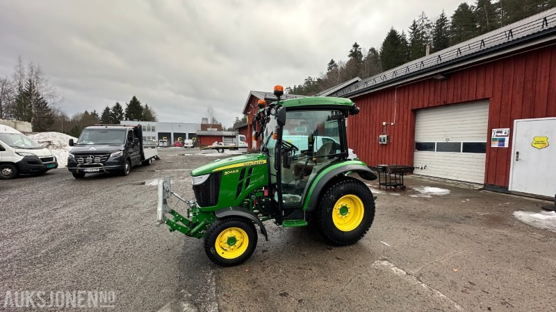 2022 JOHN DEERE 3046R TRAKTOR, HØYT UTSTYRSNIVÅ, 206 TIMER - Трактор: фото 2 2022 JOHN DEERE 3046R TRAKTOR, HØYT UTSTYRSNIVÅ, 206 TIMER - Трактор: фото 2