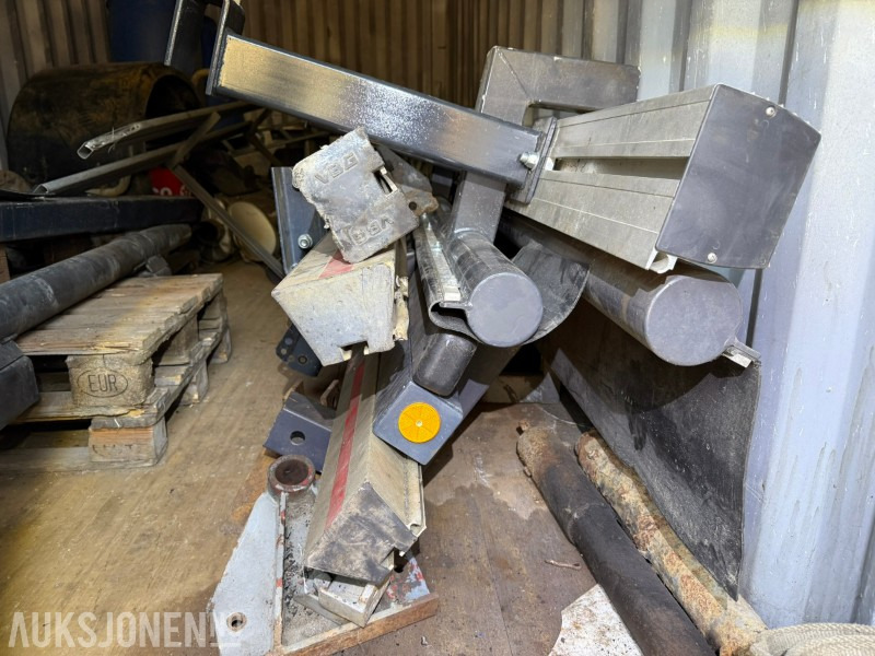 Parti ca. 15 stk underkjøringshinder- noen ubrukte - Грузовик: фото 2 Parti ca. 15 stk underkjøringshinder- noen ubrukte - Грузовик: фото 2