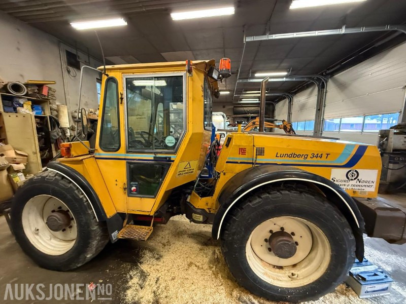 1995 Lundberg 344T redskapsbærer m/ 2 front-snøfresere (Øveraasen “Viking” + Schmidt 190 cm) - Коммунальная/ Специальная техника: фото 2 1995 Lundberg 344T redskapsbærer m/ 2 front-snøfresere (Øveraasen “Viking” + Schmidt 190 cm) - Коммунальная/ Специальная техника: фото 2