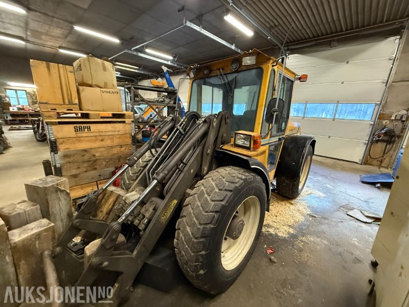 1995 Lundberg 344T redskapsbærer m/ 2 front-snøfresere (Øveraasen “Viking” + Schmidt 190 cm) - Коммунальная/ Специальная техника: фото 1 1995 Lundberg 344T redskapsbærer m/ 2 front-snøfresere (Øveraasen “Viking” + Schmidt 190 cm) - Коммунальная/ Специальная техника: фото 1