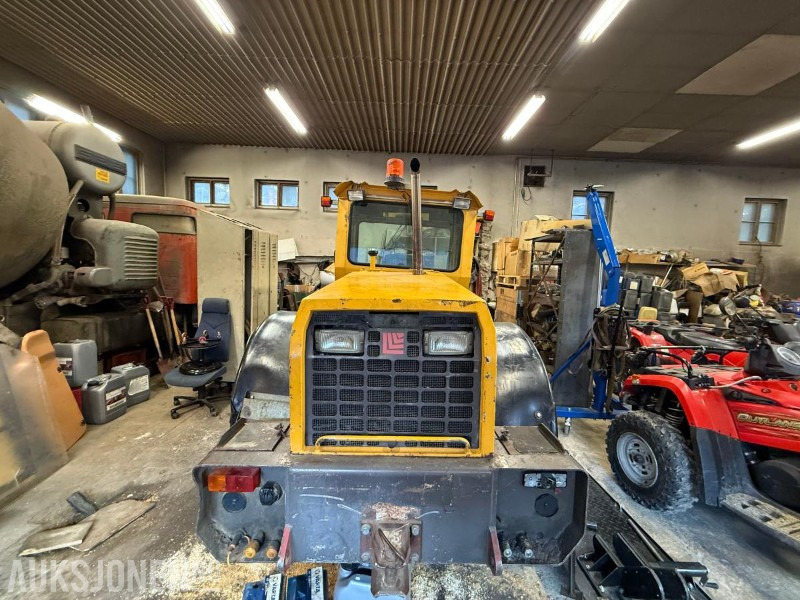 1995 Lundberg 344T redskapsbærer m/ 2 front-snøfresere (Øveraasen “Viking” + Schmidt 190 cm) - Коммунальная/ Специальная техника: фото 4 1995 Lundberg 344T redskapsbærer m/ 2 front-snøfresere (Øveraasen “Viking” + Schmidt 190 cm) - Коммунальная/ Специальная техника: фото 4