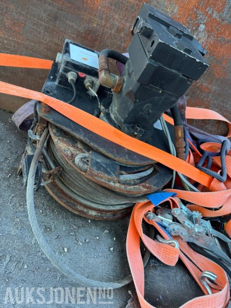 Kranbil Vinsj - ingen minstepris - Кран: фото 1 Kranbil Vinsj - ingen minstepris - Кран: фото 1