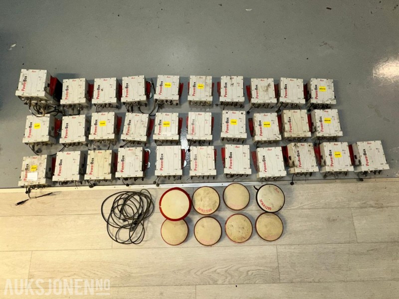 2011 32 stk Leica PowerBox GNSS-mottakere med 8 antenner - Навесное оборудование для Строительной техники: фото 2 2011 32 stk Leica PowerBox GNSS-mottakere med 8 antenner - Навесное оборудование для Строительной техники: фото 2