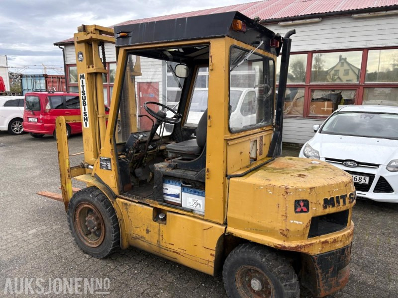 1982 Mitsubishi FD-30 - Погрузочно-разгрузочная техника: фото 3 1982 Mitsubishi FD-30 - Погрузочно-разгрузочная техника: фото 3