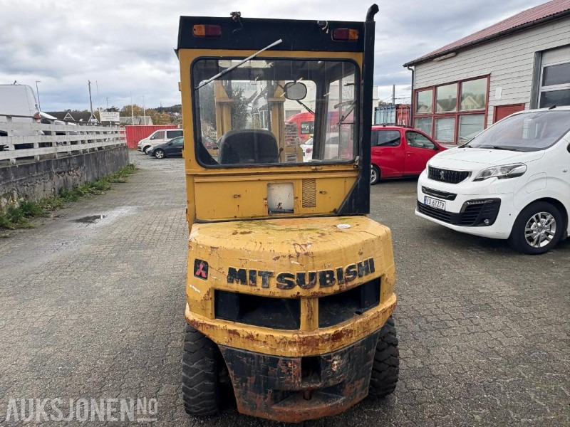 1982 Mitsubishi FD-30 - Погрузочно-разгрузочная техника: фото 4 1982 Mitsubishi FD-30 - Погрузочно-разгрузочная техника: фото 4