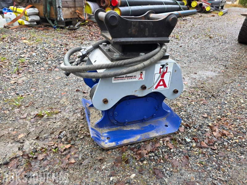 SAES HST F3LN -40 feste komprimator/vibroplate for gravemaskin - Каток: фото 1 SAES HST F3LN -40 feste komprimator/vibroplate for gravemaskin - Каток: фото 1