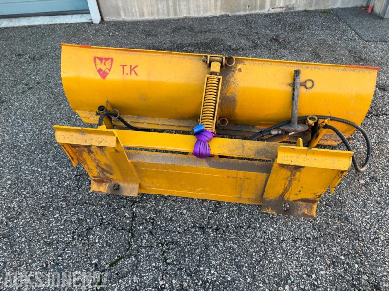 1900 kommunal skjær med euro feste - Сельскохозяйственная техника: фото 1 1900 kommunal skjær med euro feste - Сельскохозяйственная техника: фото 1