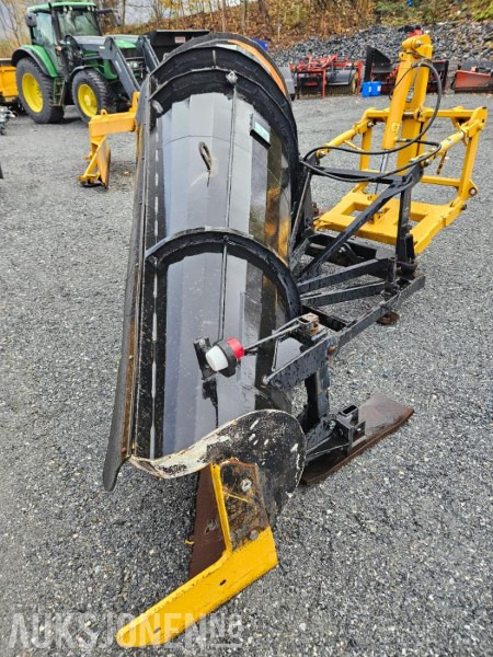 1992 Øveraasen diagonalplog DL 285 B - Største bredde 2900 mm - Med parallellogram - Hydraulisk løft - Сельскохозяйственная техника: фото 2 1992 Øveraasen diagonalplog DL 285 B - Største bredde 2900 mm - Med parallellogram - Hydraulisk løft - Сельскохозяйственная техника: фото 2