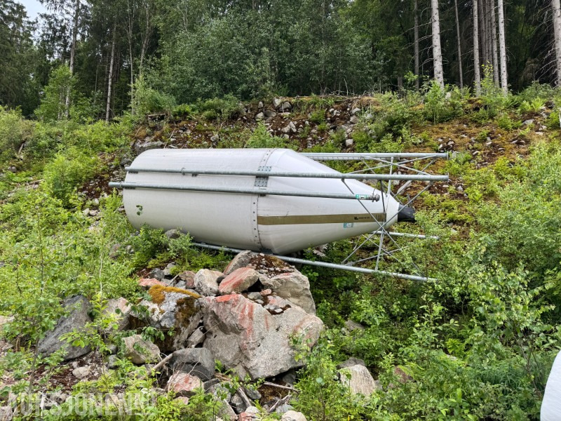 2014 2 stk Furab 26 m³ glassfibersiloer med innblåsingsrør og Flex90 kraftforskruer - Сельскохозяйственная техника: фото 1 2014 2 stk Furab 26 m³ glassfibersiloer med innblåsingsrør og Flex90 kraftforskruer - Сельскохозяйственная техника: фото 1