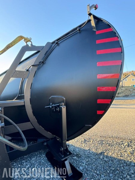 2015 Steinsland SP 2700 - Spissplog med paralellogram - Feste for brøyteplate - Nymalt - Сельскохозяйственная техника: фото 4 2015 Steinsland SP 2700 - Spissplog med paralellogram - Feste for brøyteplate - Nymalt - Сельскохозяйственная техника: фото 4