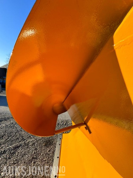 Сельскохозяйственная техника 2015 Steinsland SP 2700 - Spissplog med paralellogram - Feste for brøyteplate - Nymalt: фото 12