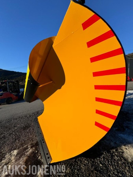 Сельскохозяйственная техника 2015 Steinsland SP 2700 - Spissplog med paralellogram - Feste for brøyteplate - Nymalt: фото 9