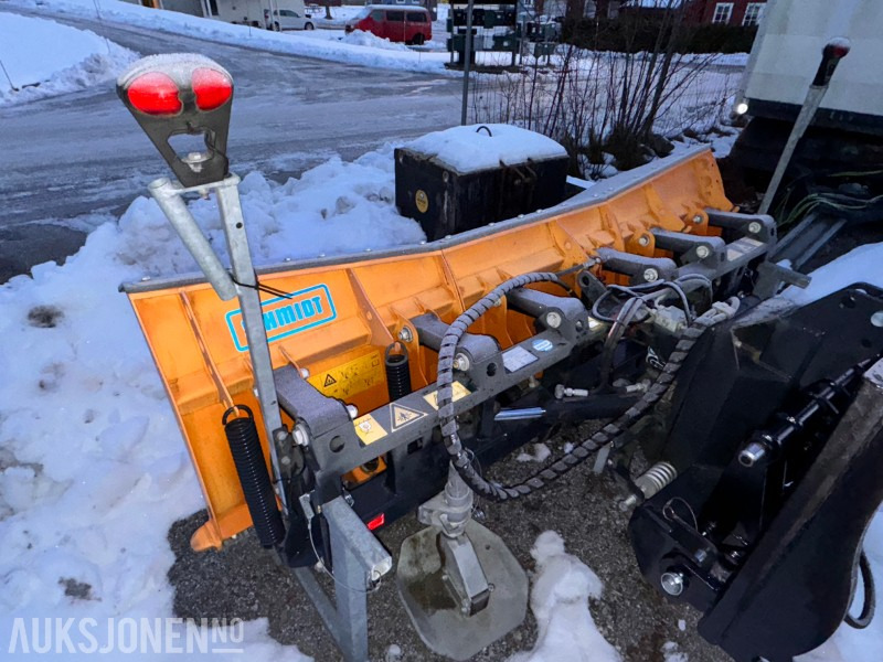 2018 Schmidt MS 27 C snøplog /brøyteskjær - Hydraylisk sving - Bredde 2700 mm - Trepunkts feste - Slepesko - Parkeringsstativ - Сельскохозяйственная техника: фото 1 2018 Schmidt MS 27 C snøplog /brøyteskjær - Hydraylisk sving - Bredde 2700 mm - Trepunkts feste - Slepesko - Parkeringsstativ - Сельскохозяйственная техника: фото 1