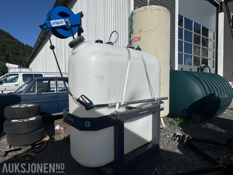 2022 Vama spyleutstyr for montering på traktor EHK 1500 Liter - Trepunktsfeste - Сельскохозяйственная техника: фото 1 2022 Vama spyleutstyr for montering på traktor EHK 1500 Liter - Trepunktsfeste - Сельскохозяйственная техника: фото 1