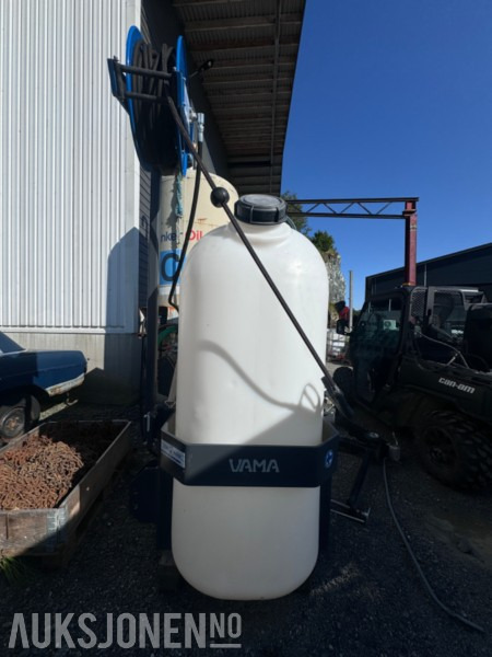 2022 Vama spyleutstyr for montering på traktor EHK 1500 Liter - Trepunktsfeste - Сельскохозяйственная техника: фото 3 2022 Vama spyleutstyr for montering på traktor EHK 1500 Liter - Trepunktsfeste - Сельскохозяйственная техника: фото 3