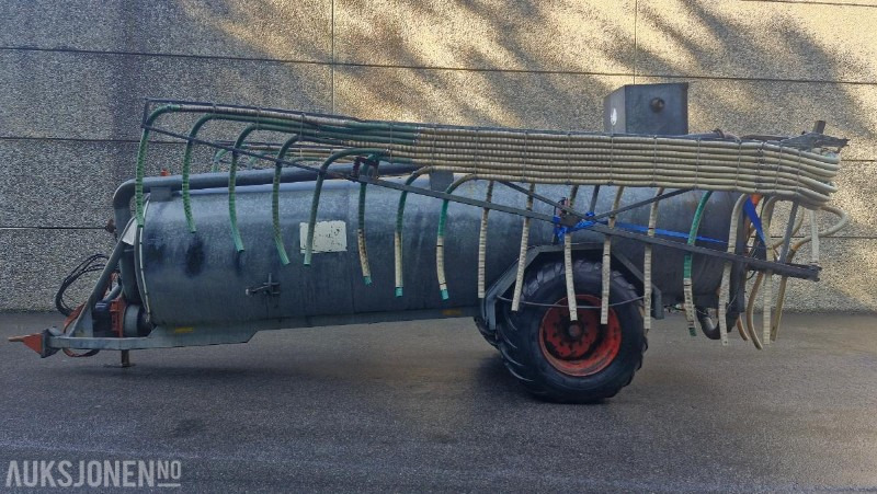 Harsø Tankvogn med slangespreder og store 700-hjul (Trelleborg) - Сельскохозяйственная техника: фото 1 Harsø Tankvogn med slangespreder og store 700-hjul (Trelleborg) - Сельскохозяйственная техника: фото 1