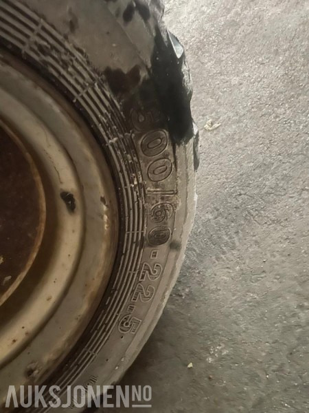 Hjulsett stått på McCormick CX80 - Gressdekk/industridekk med felger 500/60 R 22.5 og 23-1 R26 - ingen minstepris - Сельскохозяйственная техника: фото 3 Hjulsett stått på McCormick CX80 - Gressdekk/industridekk med felger 500/60 R 22.5 og 23-1 R26 - ingen minstepris - Сельскохозяйственная техника: фото 3