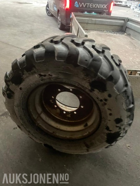 Hjulsett stått på McCormick CX80 - Gressdekk/industridekk med felger 500/60 R 22.5 og 23-1 R26 - ingen minstepris - Сельскохозяйственная техника: фото 4 Hjulsett stått på McCormick CX80 - Gressdekk/industridekk med felger 500/60 R 22.5 og 23-1 R26 - ingen minstepris - Сельскохозяйственная техника: фото 4