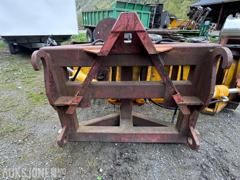 Hydraulisk Brøyteskjær til traktor og hjullaster - bredde 2720 mm - Volvo BM og Triangelfeste - Сельскохозяйственная техника: фото 2 Hydraulisk Brøyteskjær til traktor og hjullaster - bredde 2720 mm - Volvo BM og Triangelfeste - Сельскохозяйственная техника: фото 2