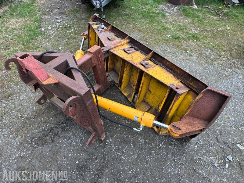Hydraulisk Brøyteskjær til traktor og hjullaster - bredde 2720 mm - Volvo BM og Triangelfeste - Сельскохозяйственная техника: фото 1 Hydraulisk Brøyteskjær til traktor og hjullaster - bredde 2720 mm - Volvo BM og Triangelfeste - Сельскохозяйственная техника: фото 1