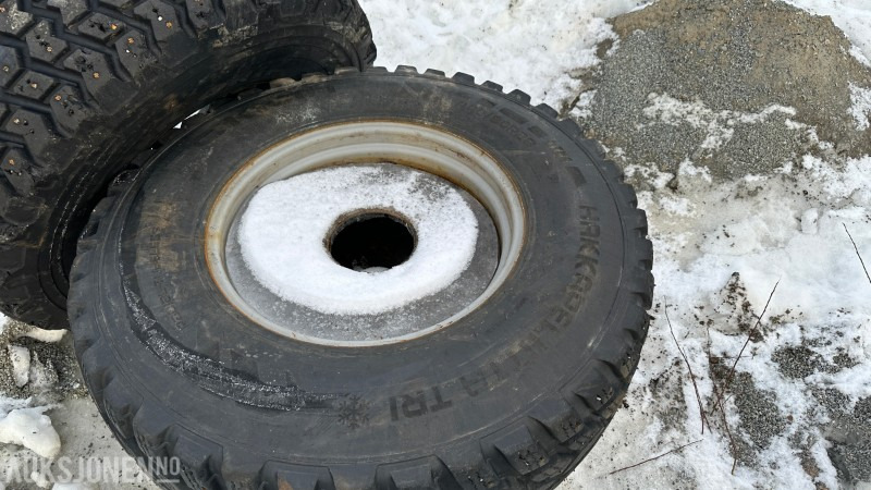 Nokian Hakkapeliitta Tri piggdekk med felg til Deutz traktor - Сельскохозяйственная техника: фото 3 Nokian Hakkapeliitta Tri piggdekk med felg til Deutz traktor - Сельскохозяйственная техника: фото 3