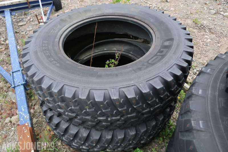 Nokian Tri-2 Piggdekk 480/80 R34 og hjulsett til Valtra - Сельскохозяйственная техника: фото 4 Nokian Tri-2 Piggdekk 480/80 R34 og hjulsett til Valtra - Сельскохозяйственная техника: фото 4