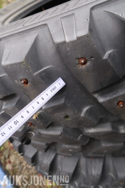 Nokian Tri-2 Piggdekk 480/80 R34 og hjulsett til Valtra - Сельскохозяйственная техника: фото 5 Nokian Tri-2 Piggdekk 480/80 R34 og hjulsett til Valtra - Сельскохозяйственная техника: фото 5
