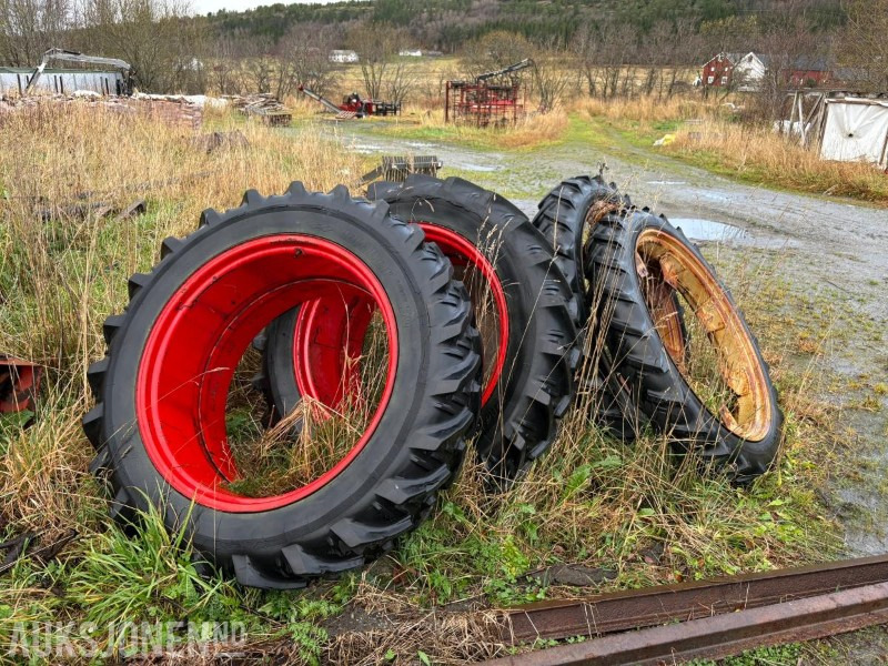 TVILLING HJUL OG SPRØYTEHJUL TIL TRAKTOR - Сельскохозяйственная техника: фото 1 TVILLING HJUL OG SPRØYTEHJUL TIL TRAKTOR - Сельскохозяйственная техника: фото 1