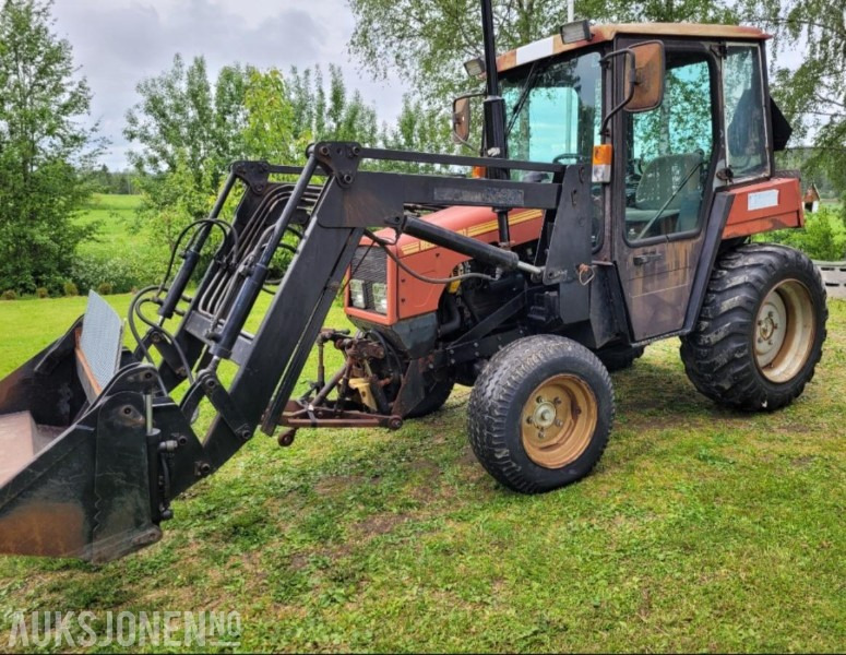 Traktor - 2001 Belarus 320 - Трактор: фото 1 Traktor - 2001 Belarus 320 - Трактор: фото 1