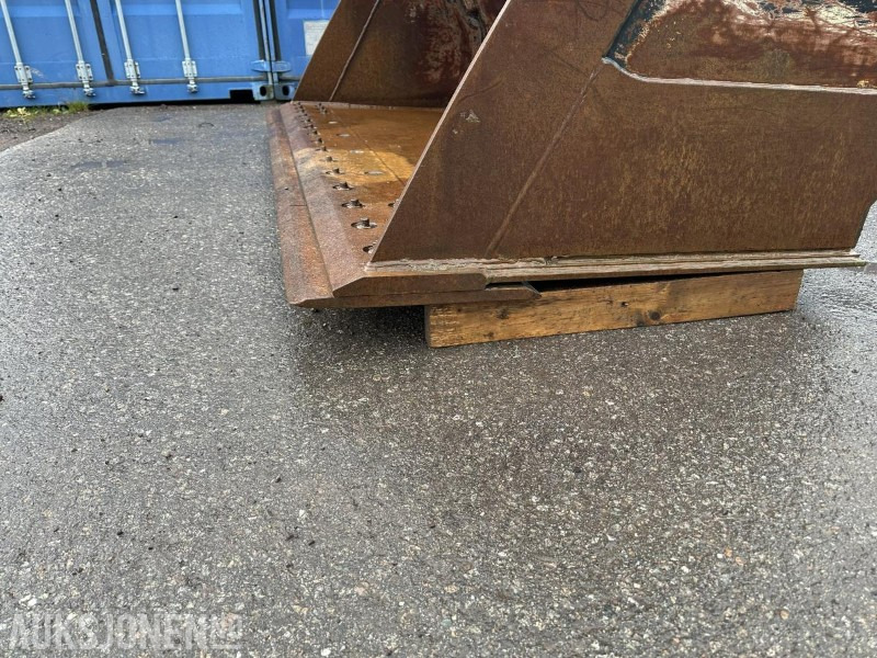 UFO Lasteskuff 2500L BM-feste - Строительное оборудование: фото 3 UFO Lasteskuff 2500L BM-feste - Строительное оборудование: фото 3