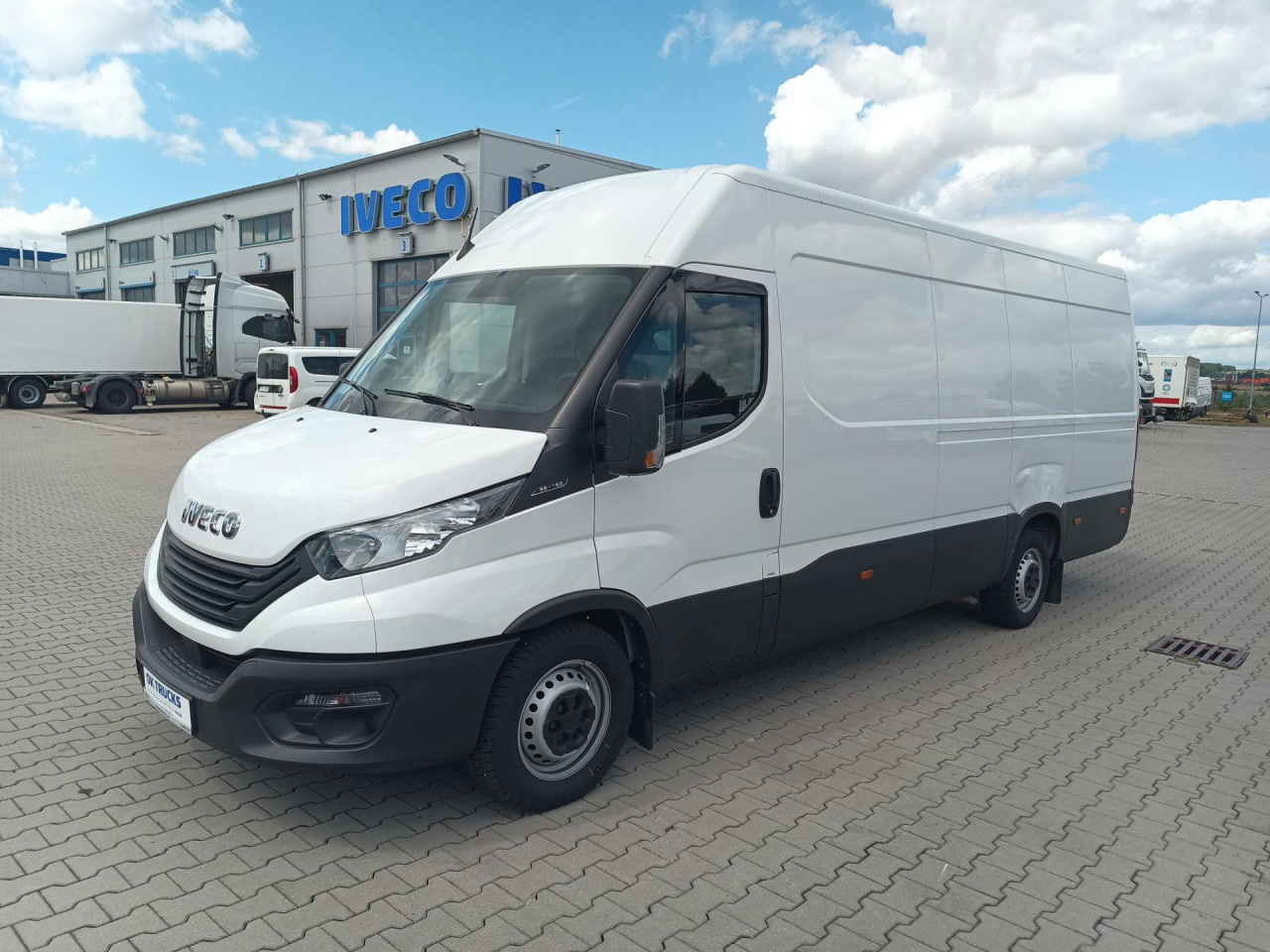 IVECO Daily 35S16V - Цельнометаллический фургон: фото 1 IVECO Daily 35S16V - Цельнометаллический фургон: фото 1