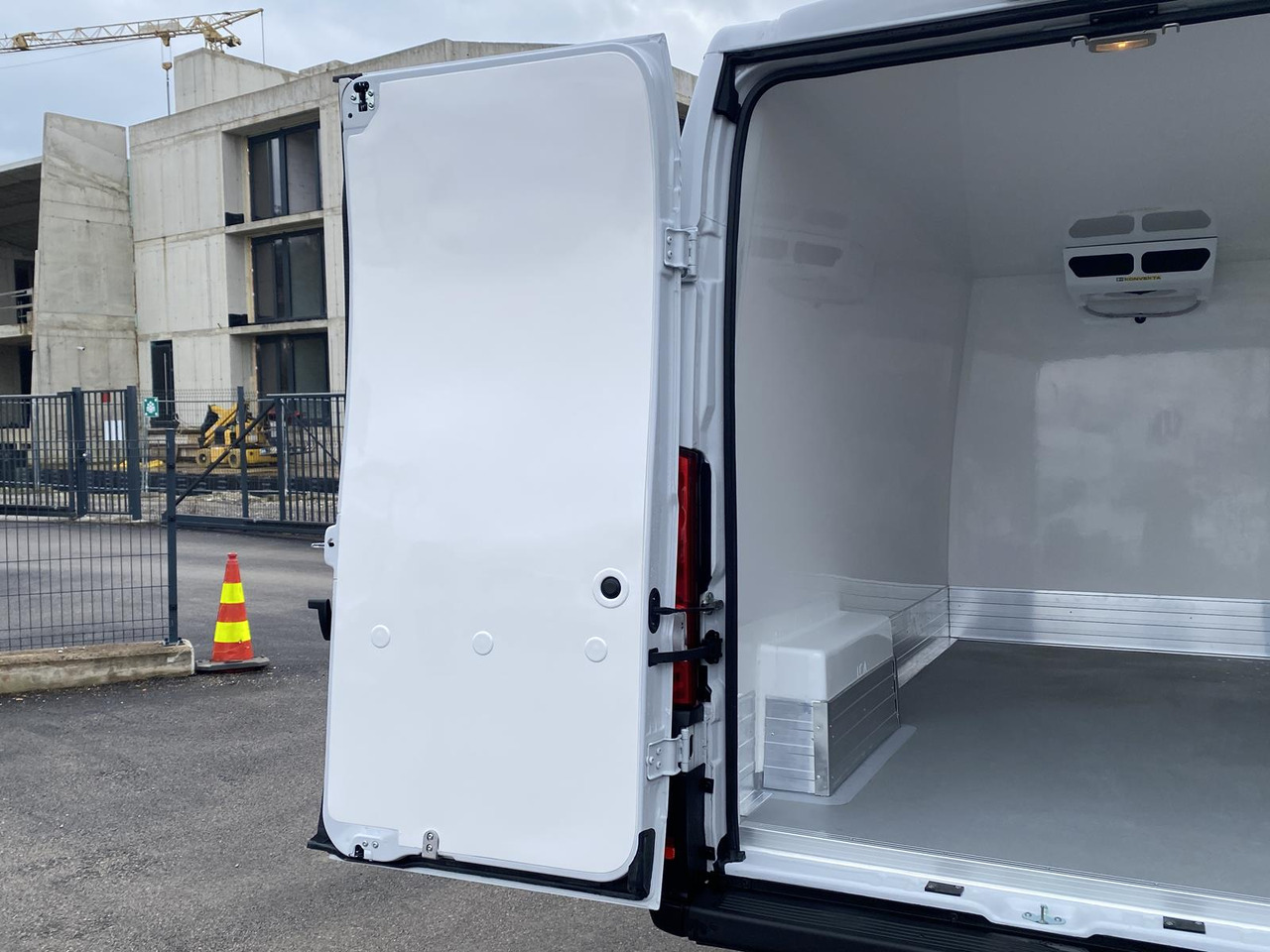 Новый Фургон-рефрижератор PEUGEOT BOXER L3H2 180PS CONFORT 335 / FRISCHDIENST BIS 0 + KONVEKTA FK2321 12-230V: фото 11