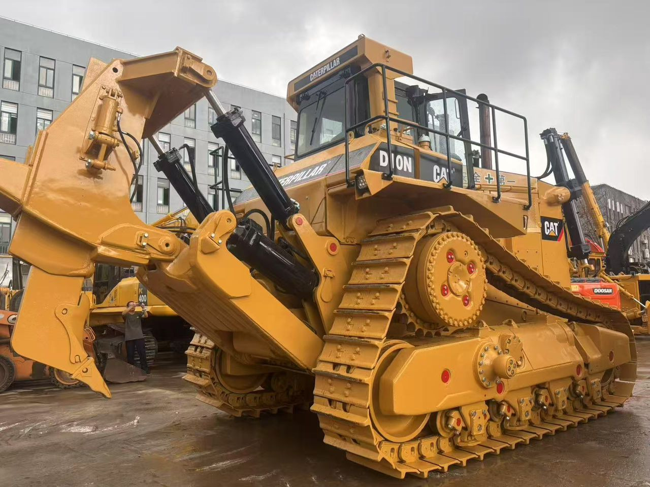 Caterpillar CAT D10N D9R D8R D8T D7R D7G D6G D6H Secondhand Used Dozers Bulldozer on Sale - Бульдозер: фото 1 Caterpillar CAT D10N D9R D8R D8T D7R D7G D6G D6H Secondhand Used Dozers Bulldozer on Sale - Бульдозер: фото 1