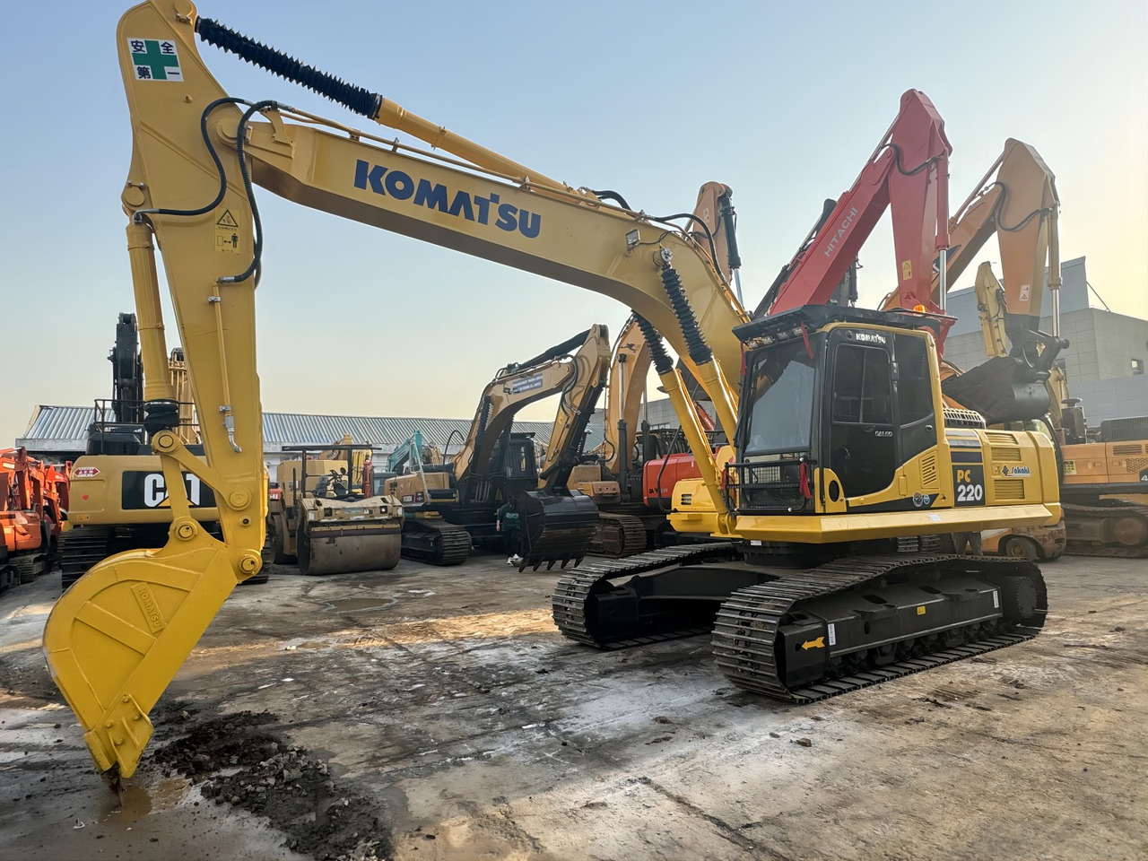 Komatsu PC220 PC210 PC200 Komatsu Crawler Hight Quality Used Excavator - Гусеничный экскаватор: фото 5 Komatsu PC220 PC210 PC200 Komatsu Crawler Hight Quality Used Excavator - Гусеничный экскаватор: фото 5