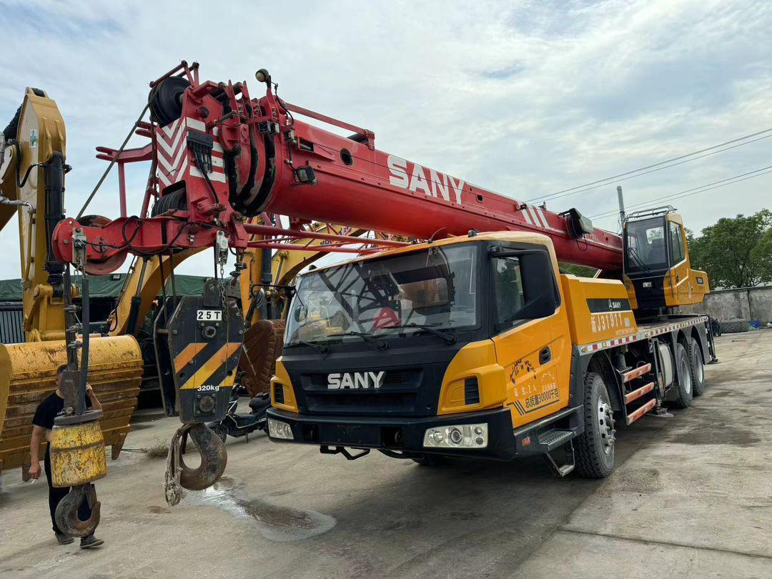 SANY STC250 25 Ton Truck Crane XCMG ZOOMLION TADANO KOBELCO 25T 50T 80T 100T 120T 200T 220T 240T 300T Crane for Sale - Мобильный кран: фото 4 SANY STC250 25 Ton Truck Crane XCMG ZOOMLION TADANO KOBELCO 25T 50T 80T 100T 120T 200T 220T 240T 300T Crane for Sale - Мобильный кран: фото 4