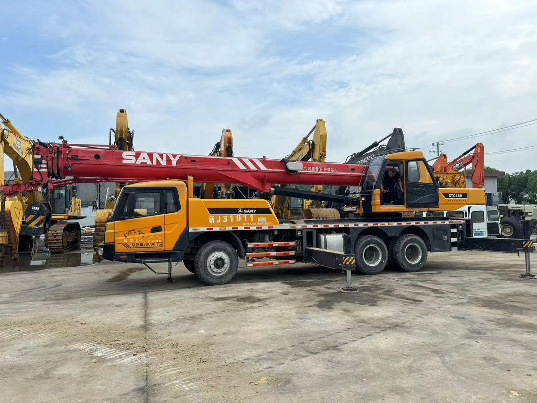 SANY STC250 25 Ton Truck Crane XCMG ZOOMLION TADANO KOBELCO 25T 50T 80T 100T 120T 200T 220T 240T 300T Crane for Sale - Мобильный кран: фото 2 SANY STC250 25 Ton Truck Crane XCMG ZOOMLION TADANO KOBELCO 25T 50T 80T 100T 120T 200T 220T 240T 300T Crane for Sale - Мобильный кран: фото 2