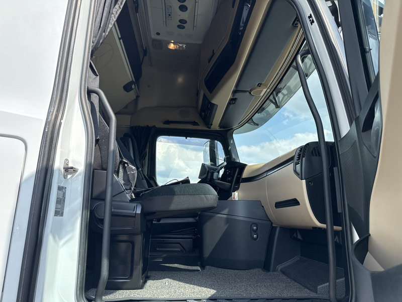 Тягач Mercedes-Benz ACTROS 1848 LS GIGASPACE Lowliner: фото 15
