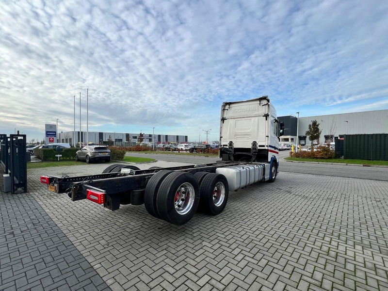 Scania S450 6x2 chassis cabine Retarder / Alcoa / Standclima / 715cm - Грузовик-шасси: фото 5 Scania S450 6x2 chassis cabine Retarder / Alcoa / Standclima / 715cm - Грузовик-шасси: фото 5