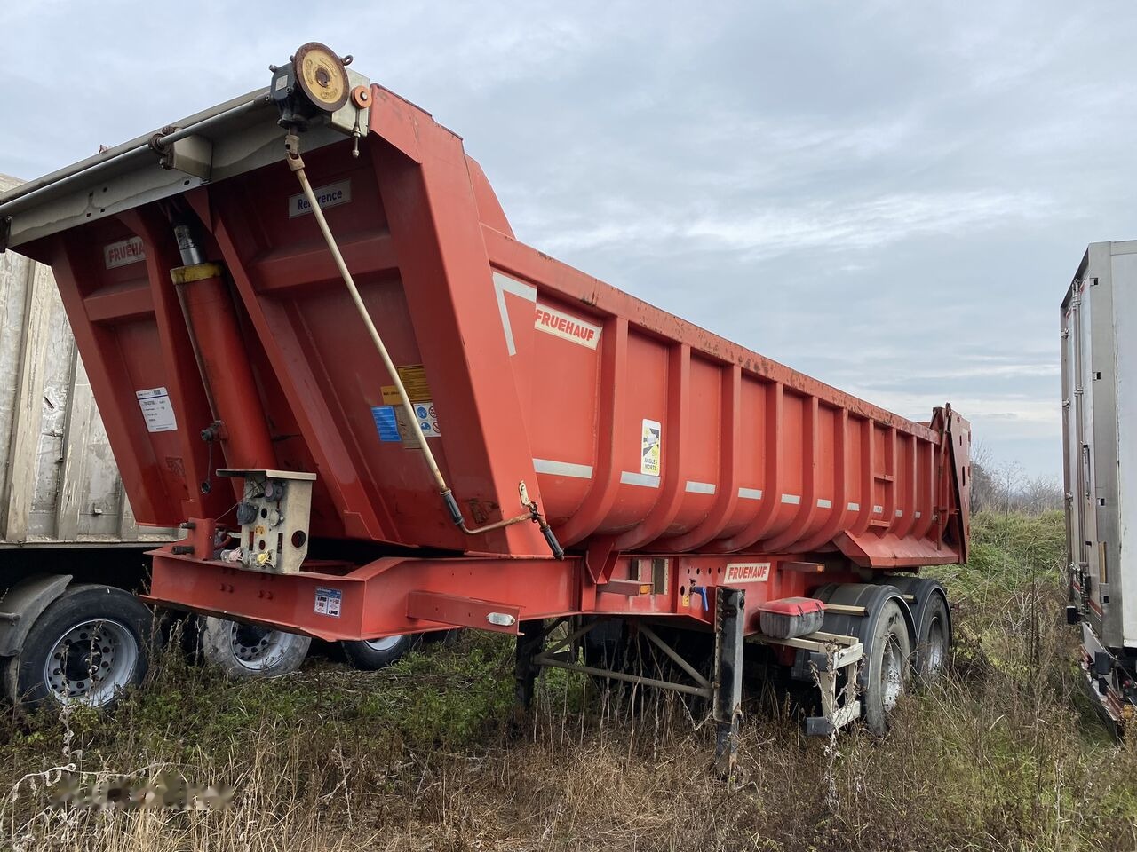 Fruehauf Semiremorca basculabila Aluminiu Agregate PV 6.28 T /// 2 PIECE - Самосвальный полуприцеп: фото 1 Fruehauf Semiremorca basculabila Aluminiu Agregate PV 6.28 T /// 2 PIECE - Самосвальный полуприцеп: фото 1