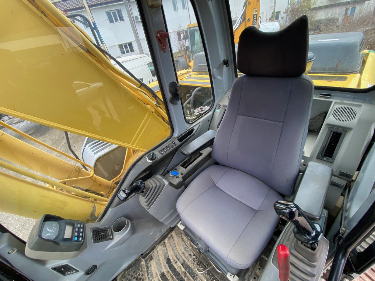 New Holland Kobelco E 215 22 T Klima - Гусеничный экскаватор: фото 3 New Holland Kobelco E 215 22 T Klima - Гусеничный экскаватор: фото 3