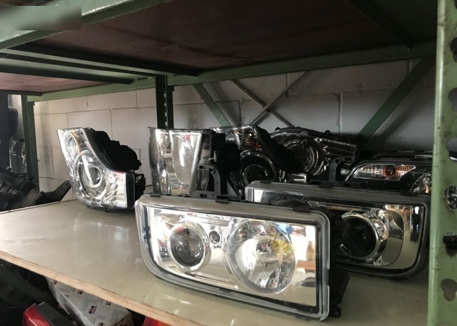- Передняя фара для Грузовиков: фото 1 - Передняя фара для Грузовиков: фото 1