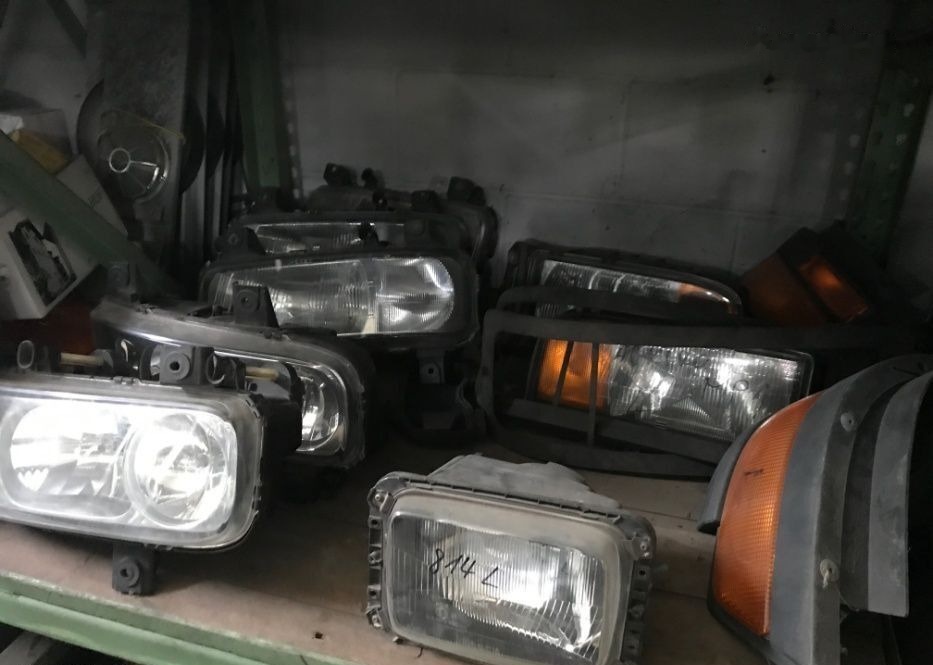 - Передняя фара для Грузовиков: фото 3 - Передняя фара для Грузовиков: фото 3