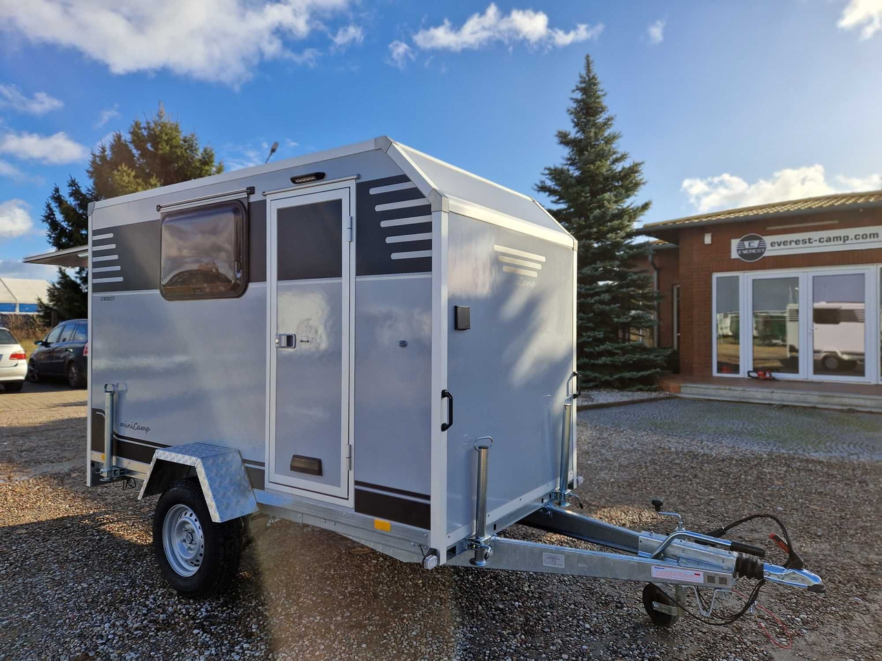 Minicamp Everest Lekki mały kemping camper DMC 600 do 1000kg NOWA - Прицеп дача: фото 1 Minicamp Everest Lekki mały kemping camper DMC 600 do 1000kg NOWA - Прицеп дача: фото 1