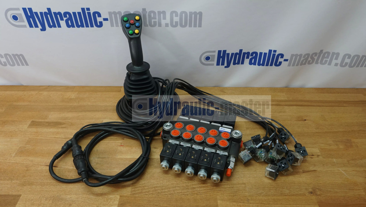 Joystick JCB with Monoblock Valve 5 functions MF, CASE, John Deere - Сельскохозяйственная техника: фото 1 Joystick JCB with Monoblock Valve 5 functions MF, CASE, John Deere - Сельскохозяйственная техника: фото 1