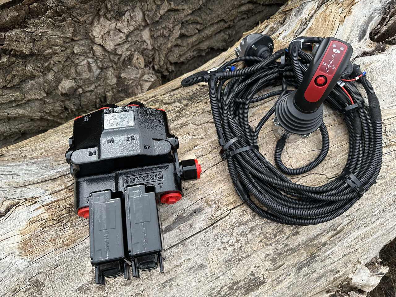 Walvoil SDM/DLM Allis-Chalmers, Case IH Magnum, Fiat, Ford - Фронтальный погрузчик для трактора для Фронтальных погрузчиков для тракторов: фото 3 Walvoil SDM/DLM Allis-Chalmers, Case IH Magnum, Fiat, Ford - Фронтальный погрузчик для трактора для Фронтальных погрузчиков для тракторов: фото 3